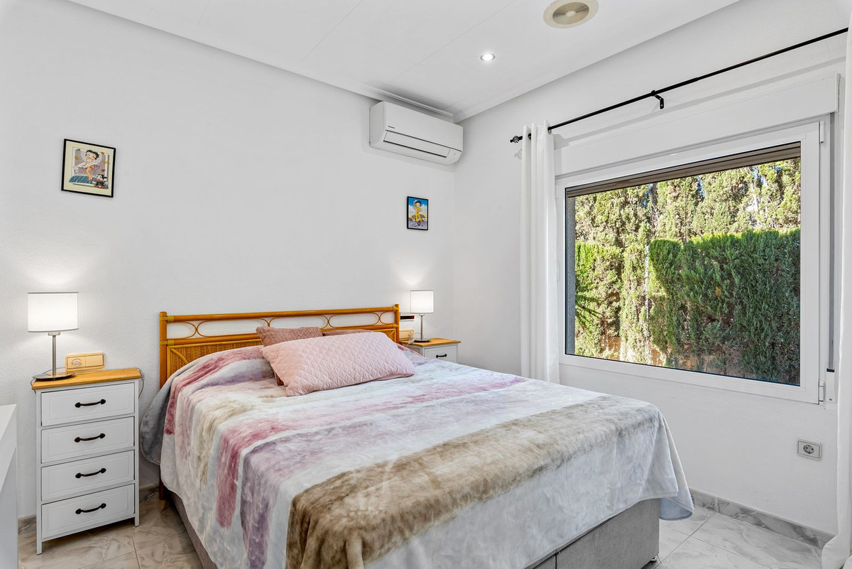 For sale - 5 Bedroom 3 Bathroom House - Detached Villa in Rojales - Ciudad Quesada  - Alicante