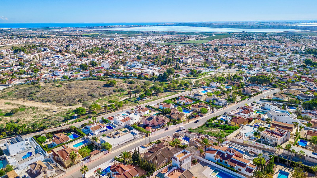 For sale - 5 Bedroom 3 Bathroom House - Detached Villa in Rojales - Ciudad Quesada  - Alicante