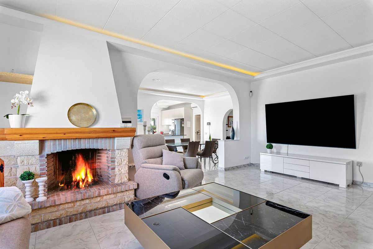 For sale - 5 Bedroom 3 Bathroom House - Detached Villa in Rojales - Ciudad Quesada  - Alicante