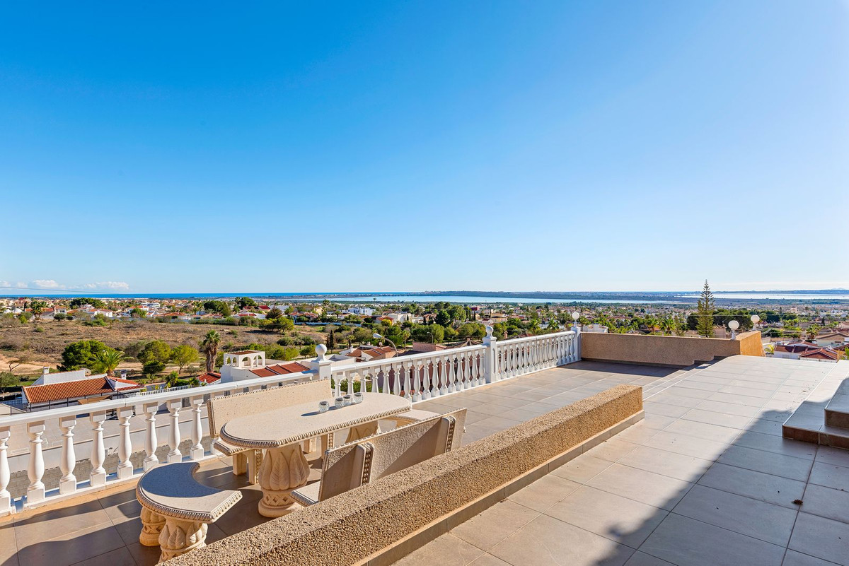 For sale - 5 Bedroom 3 Bathroom House - Detached Villa in Rojales - Ciudad Quesada  - Alicante