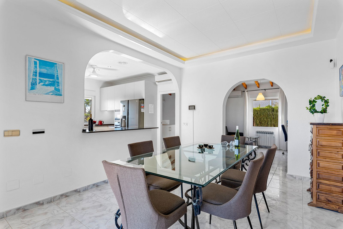 For sale - 5 Bedroom 3 Bathroom House - Detached Villa in Rojales - Ciudad Quesada  - Alicante