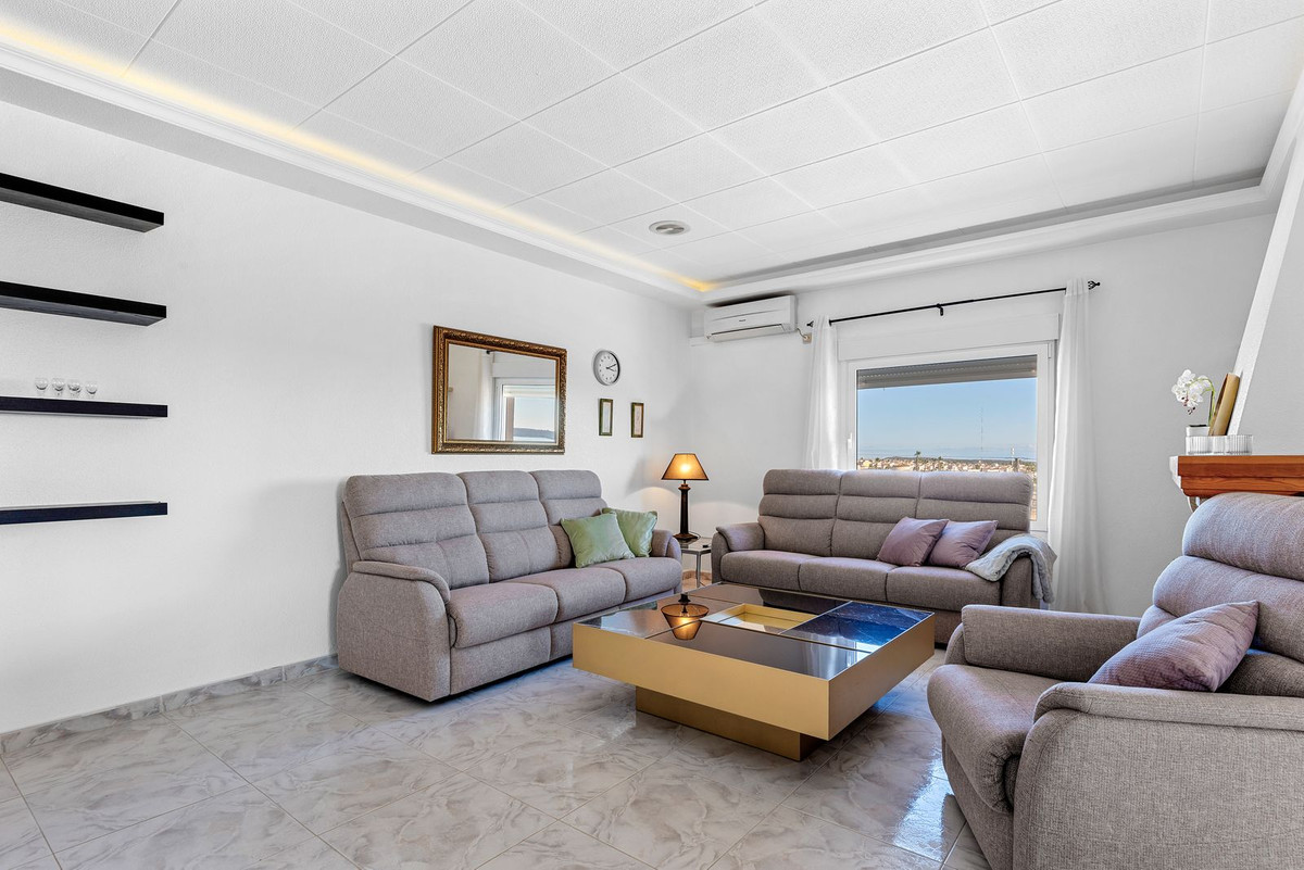 For sale - 5 Bedroom 3 Bathroom House - Detached Villa in Rojales - Ciudad Quesada  - Alicante