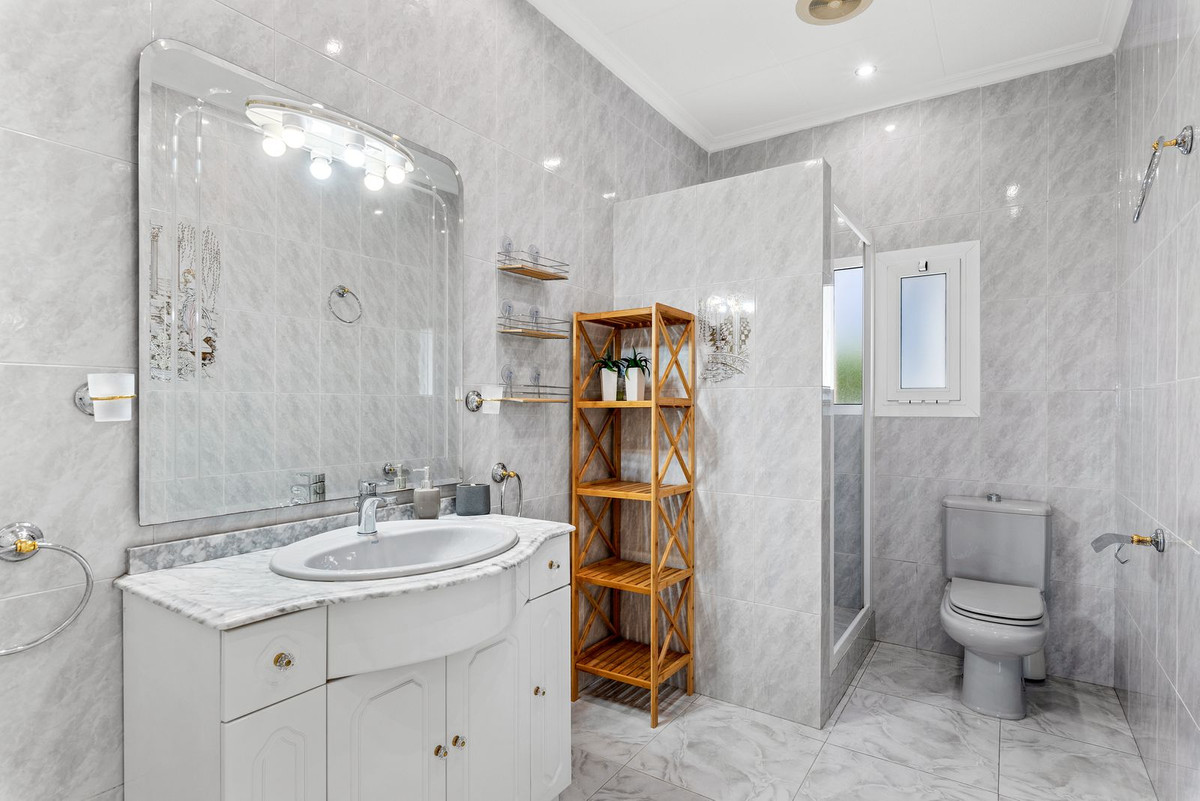 For sale - 5 Bedroom 3 Bathroom House - Detached Villa in Rojales - Ciudad Quesada  - Alicante