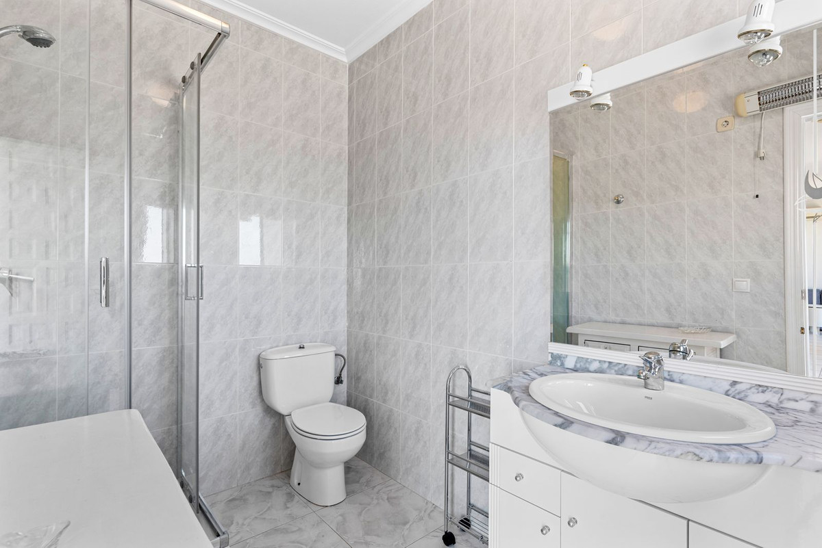 For sale - 5 Bedroom 3 Bathroom House - Detached Villa in Rojales - Ciudad Quesada  - Alicante