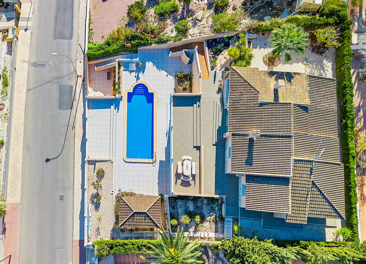 For sale - 5 Bedroom 3 Bathroom House - Detached Villa in Rojales - Ciudad Quesada  - Alicante