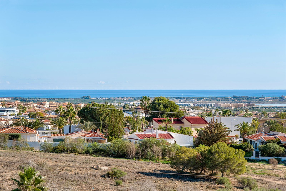 For sale - 5 Bedroom 3 Bathroom House - Detached Villa in Rojales - Ciudad Quesada  - Alicante