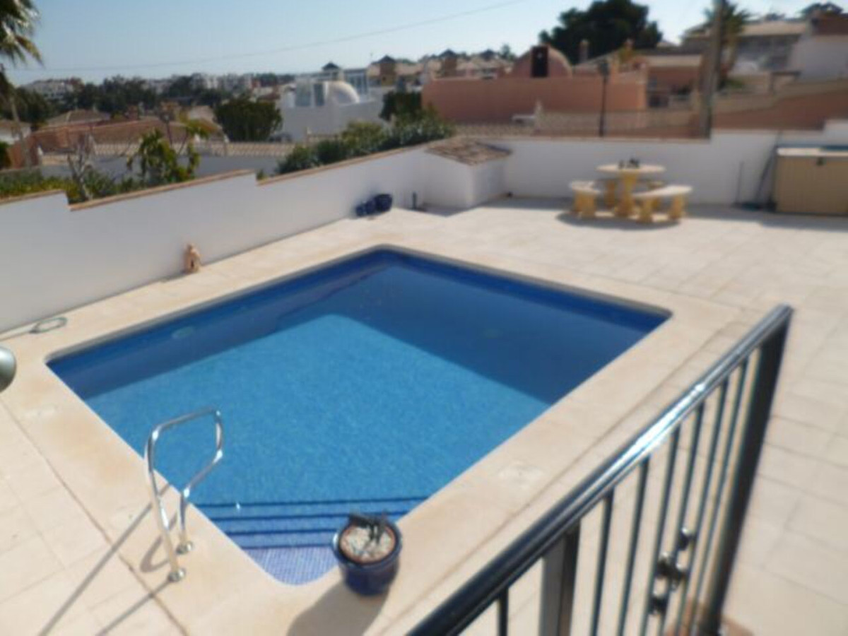 For sale - 5 Bedroom 4 Bathroom House - Detached Villa in Orihuela - Villamartin  - Alicante