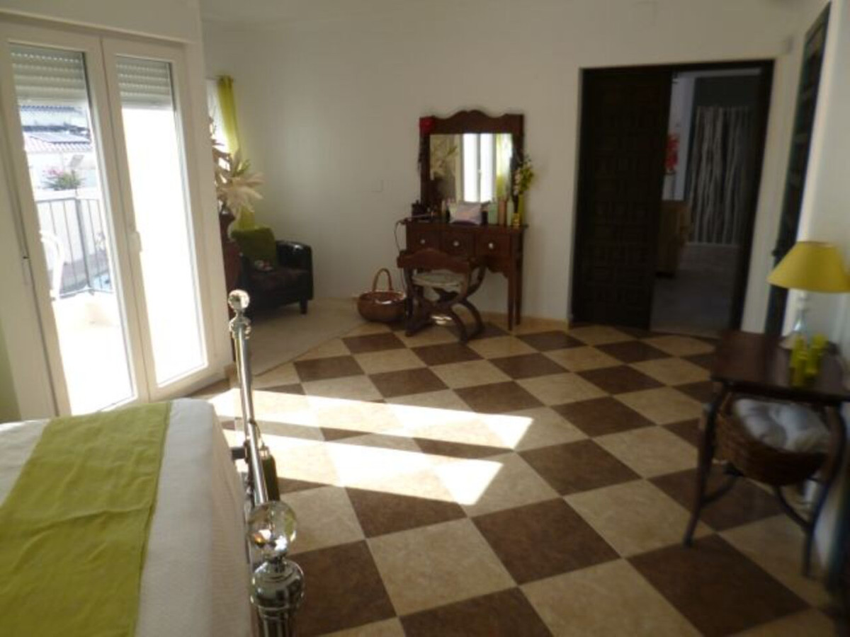 For sale - 5 Bedroom 4 Bathroom House - Detached Villa in Orihuela - Villamartin  - Alicante