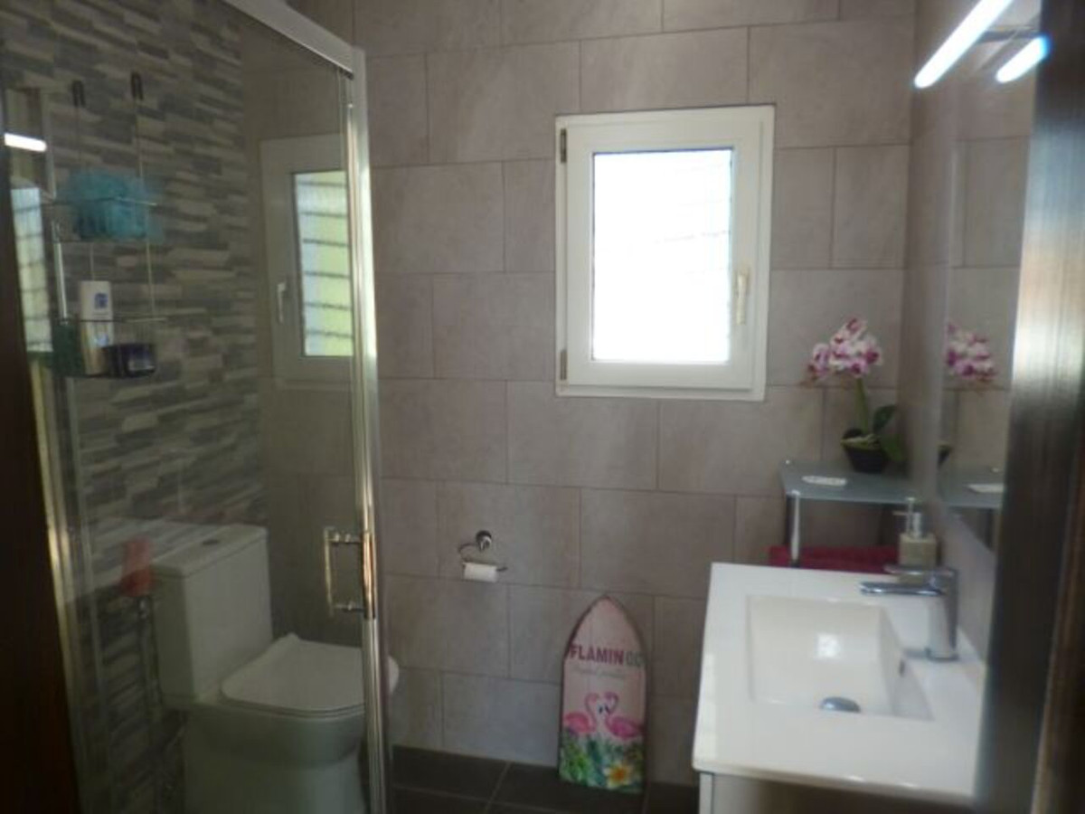 For sale - 5 Bedroom 4 Bathroom House - Detached Villa in Orihuela - Villamartin  - Alicante