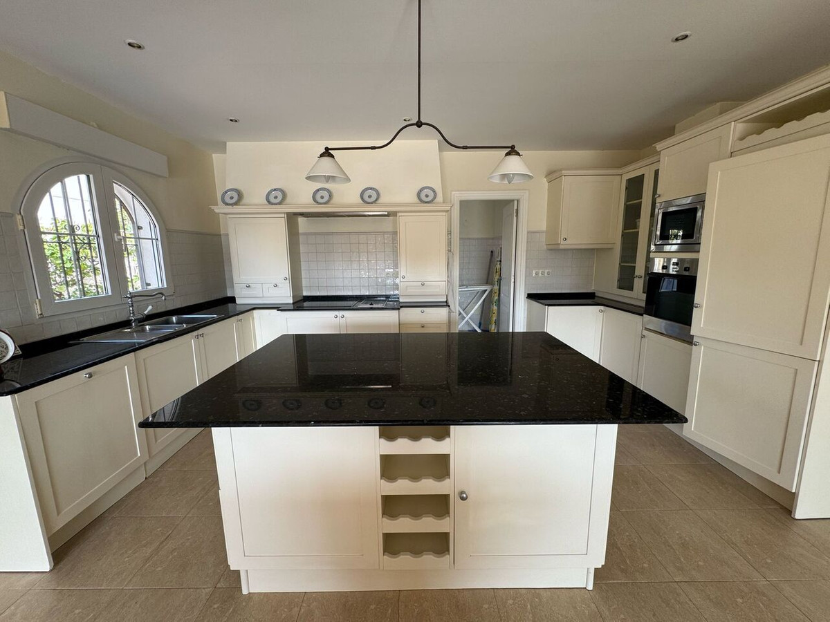 For sale - 4 Bedroom 5 Bathroom House - Detached Villa in Orihuela - La Zenia  - Alicante