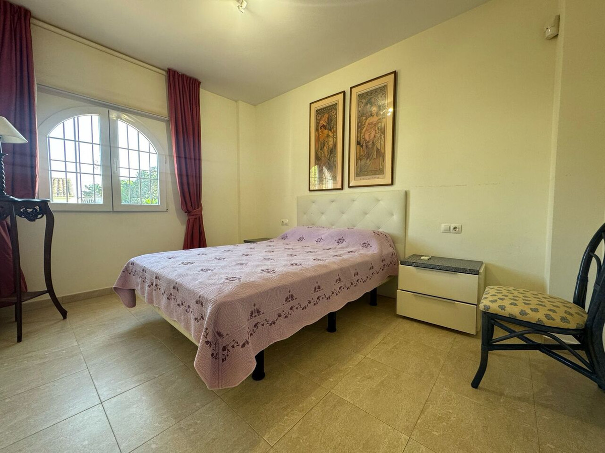 For sale - 4 Bedroom 5 Bathroom House - Detached Villa in Orihuela - La Zenia  - Alicante