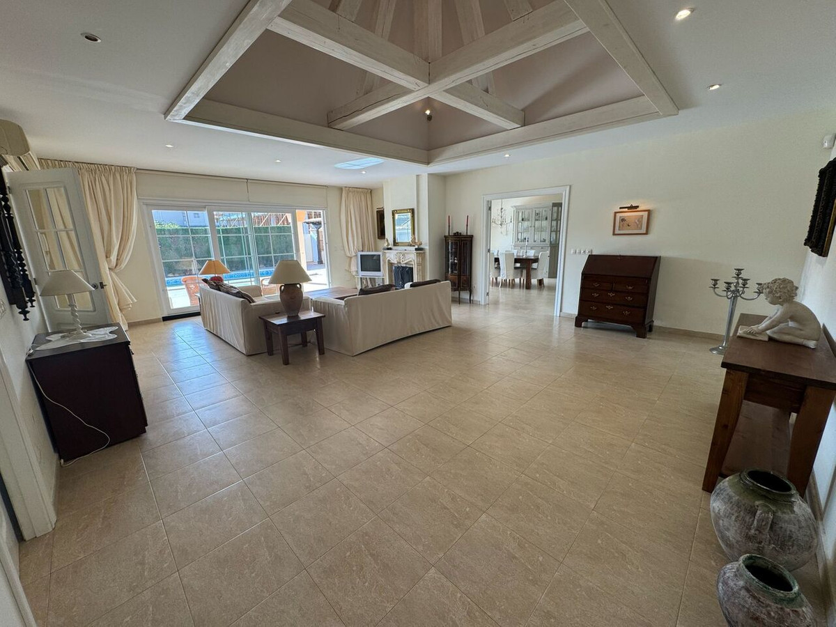 For sale - 4 Bedroom 5 Bathroom House - Detached Villa in Orihuela - La Zenia  - Alicante