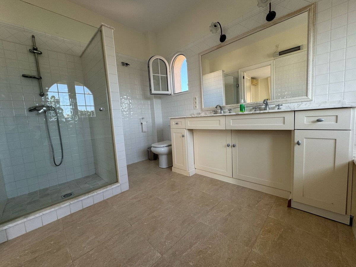 For sale - 4 Bedroom 5 Bathroom House - Detached Villa in Orihuela - La Zenia  - Alicante