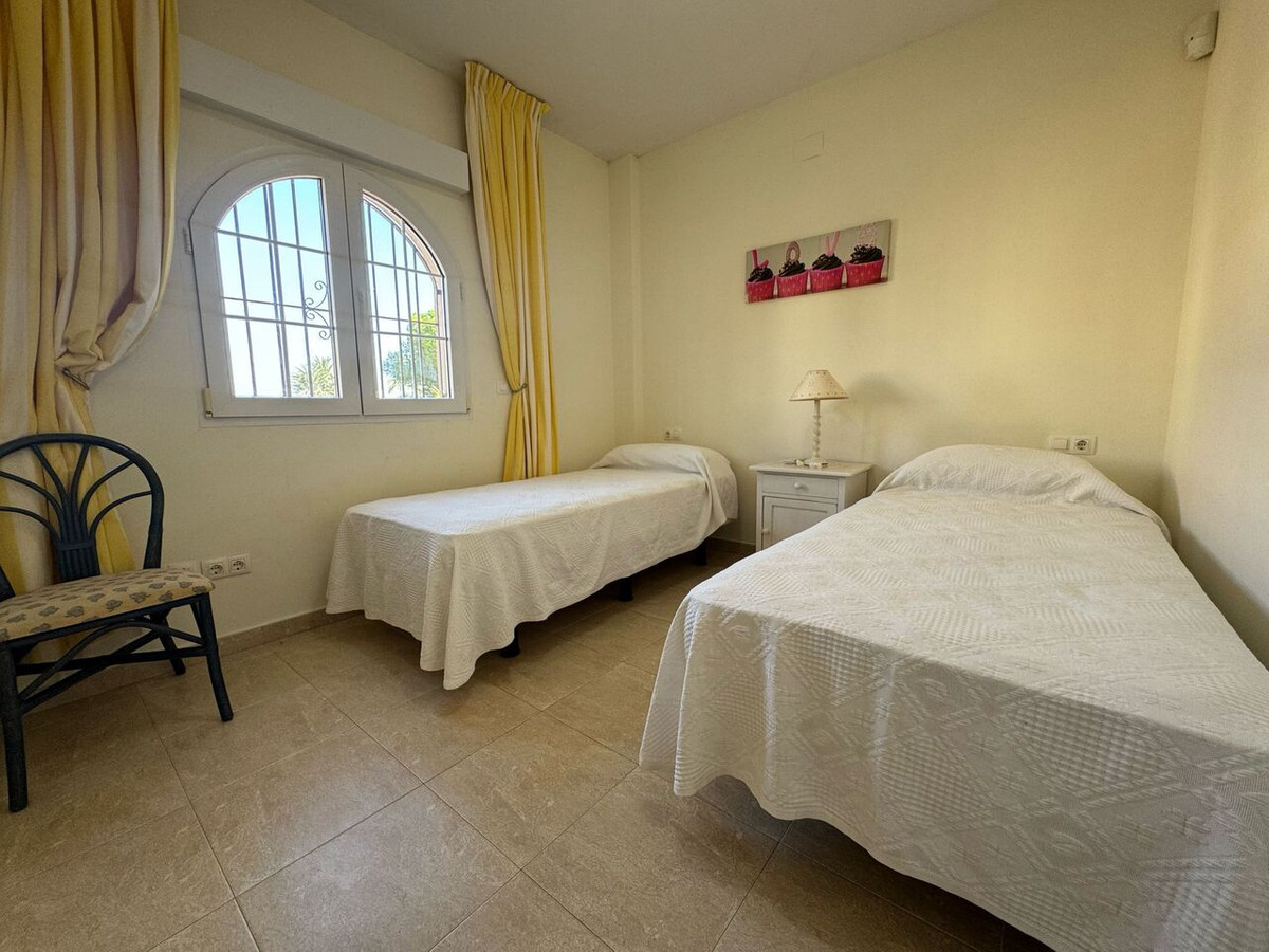 For sale - 4 Bedroom 5 Bathroom House - Detached Villa in Orihuela - La Zenia  - Alicante