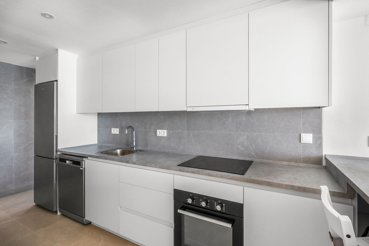 For sale - 2 Bedroom 2 Bathroom Apartment - Top Floor Apartment in Torrevieja - Playa Del Cura  - Alicante