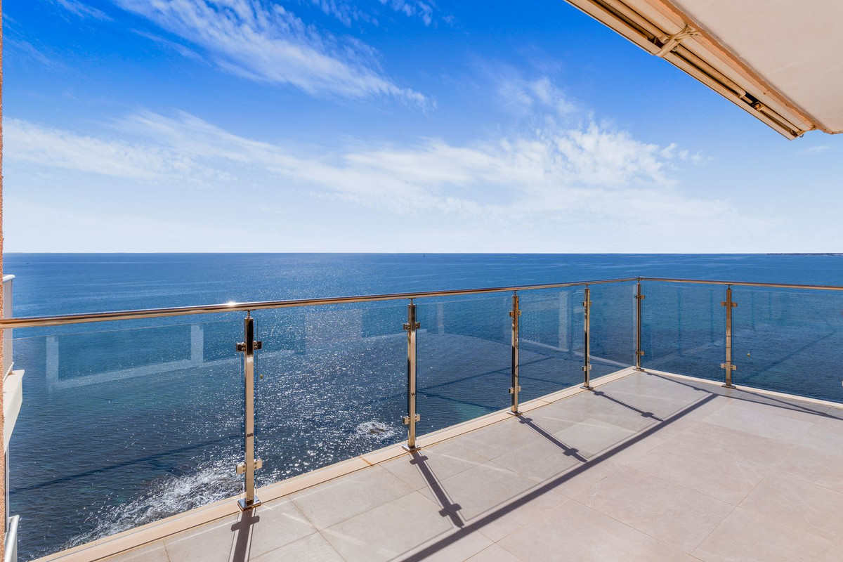 For sale - 2 Bedroom 2 Bathroom Apartment - Top Floor Apartment in Torrevieja - Playa Del Cura  - Alicante