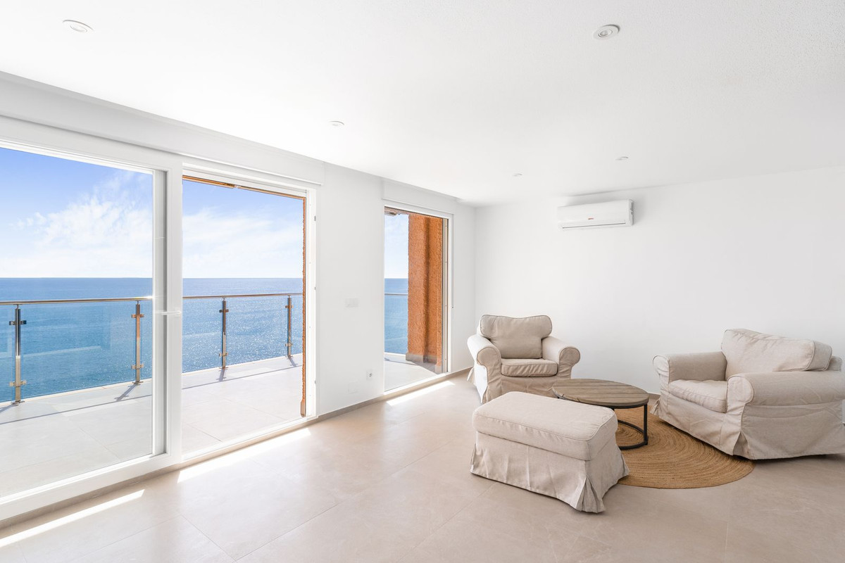 For sale - 2 Bedroom 2 Bathroom Apartment - Top Floor Apartment in Torrevieja - Playa Del Cura  - Alicante