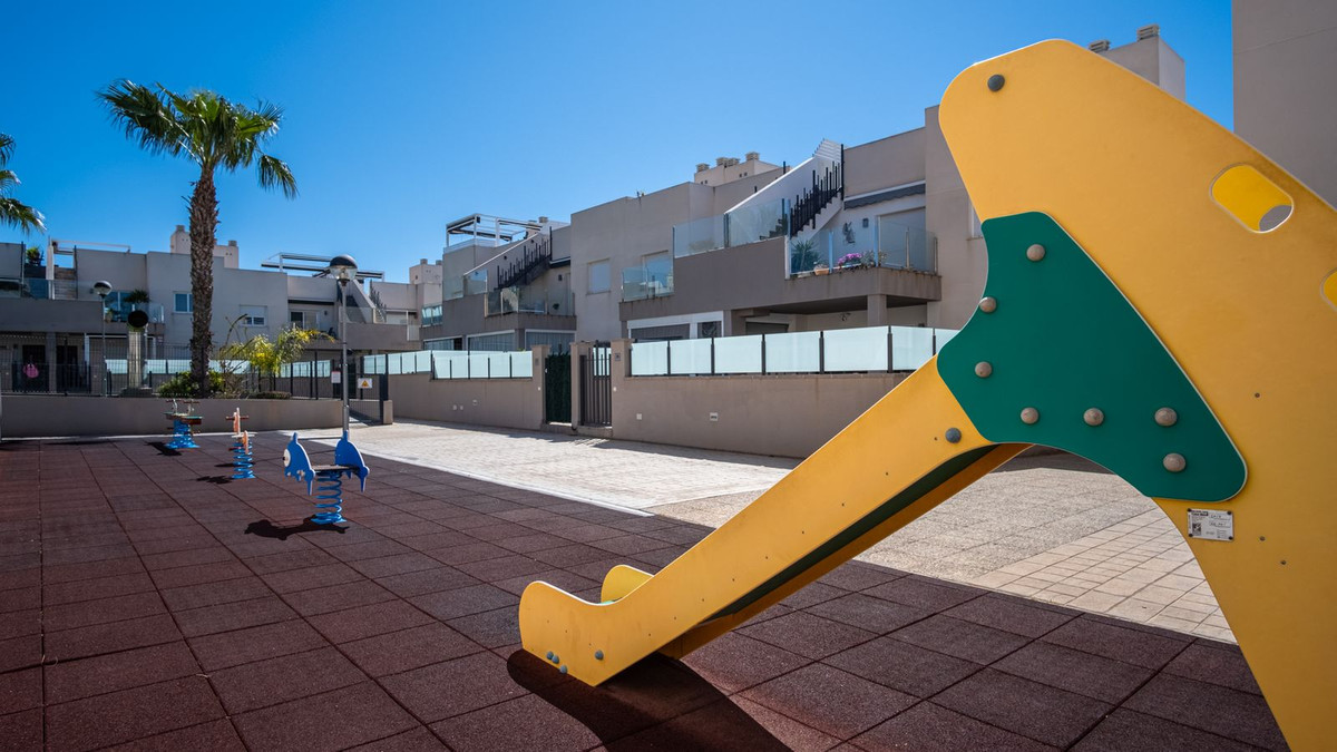 For sale - 3 Bedroom 2 Bathroom Apartment - Penthouse in Torrevieja - Aguas Nuevas  - Alicante