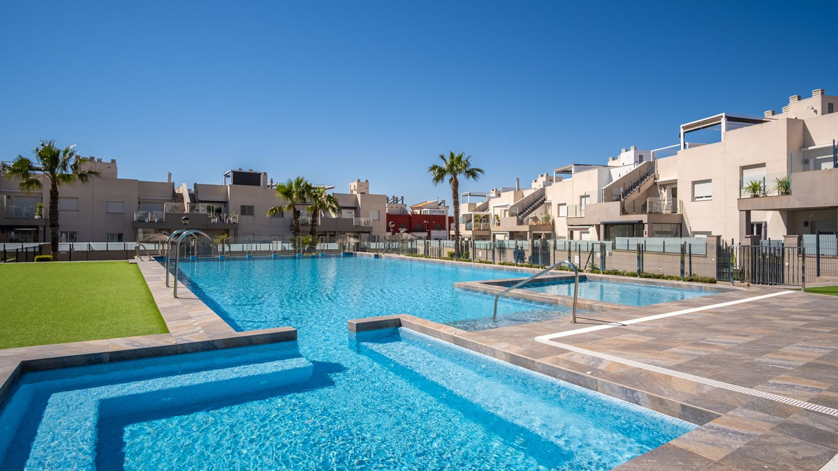 For sale - 3 Bedroom 2 Bathroom Apartment - Penthouse in Torrevieja - Aguas Nuevas  - Alicante