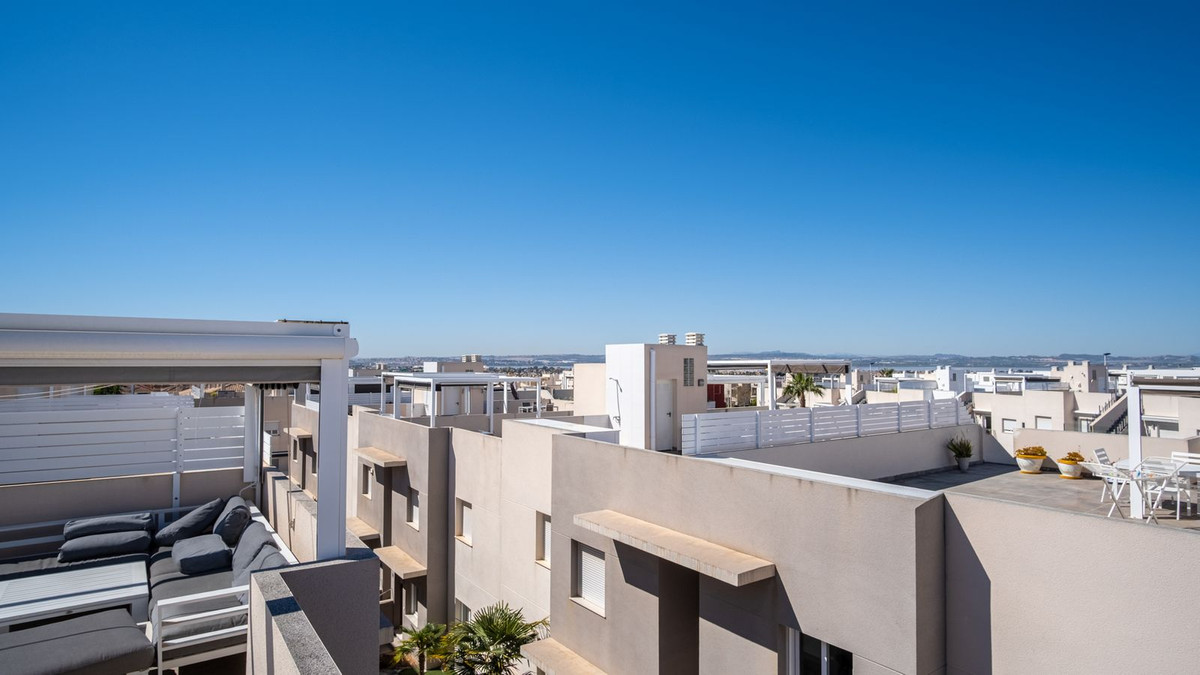 For sale - 3 Bedroom 2 Bathroom Apartment - Penthouse in Torrevieja - Aguas Nuevas  - Alicante