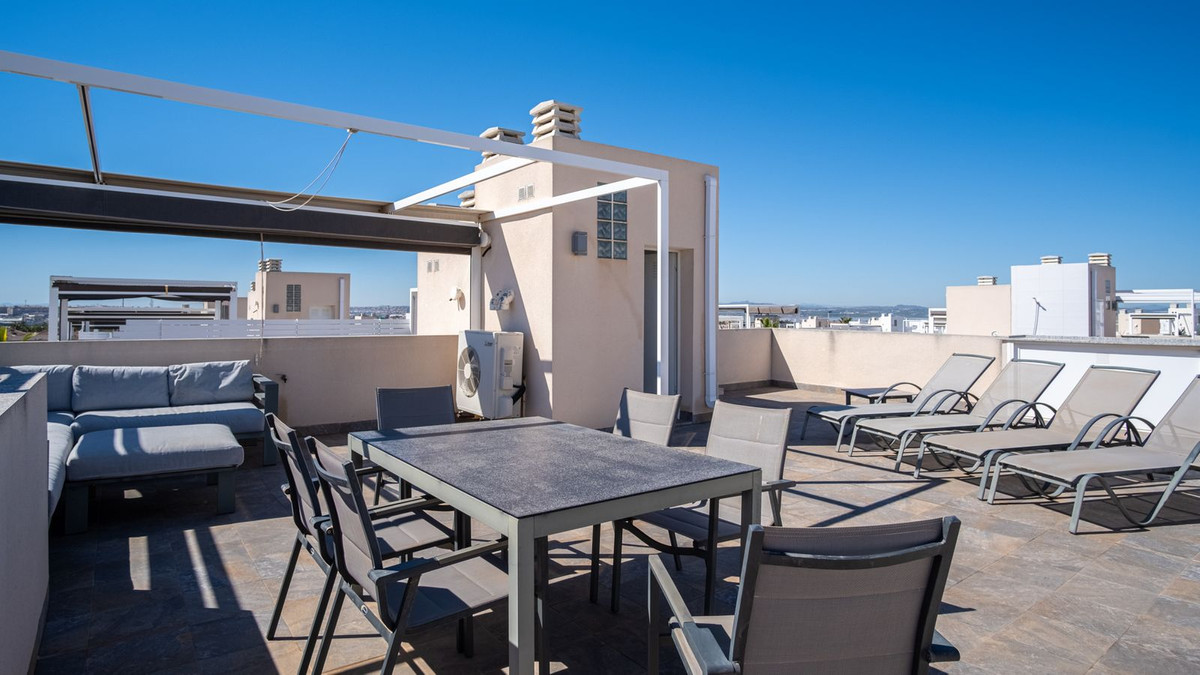 For sale - 3 Bedroom 2 Bathroom Apartment - Penthouse in Torrevieja - Aguas Nuevas  - Alicante