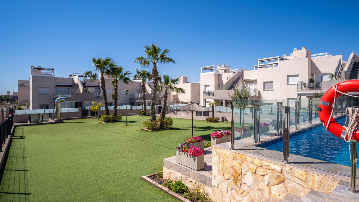 For sale - 3 Bedroom 2 Bathroom Apartment - Penthouse in Torrevieja - Aguas Nuevas  - Alicante