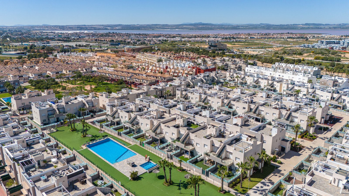 For sale - 3 Bedroom 2 Bathroom Apartment - Penthouse in Torrevieja - Aguas Nuevas  - Alicante