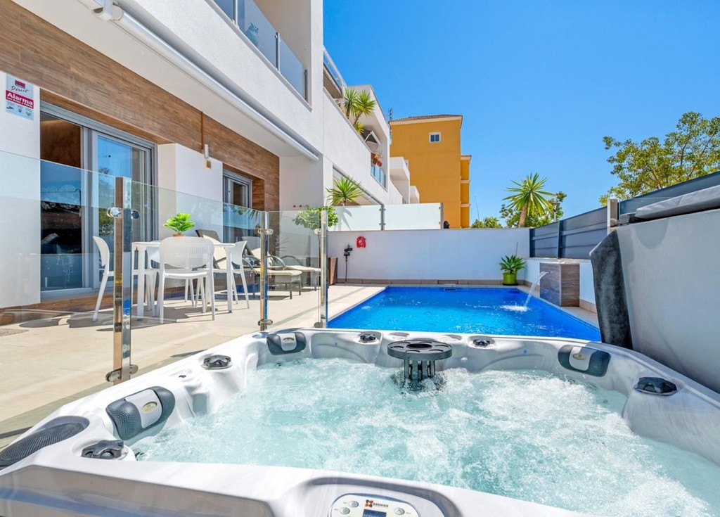 3 Bedroom 2 Bathroom House - Townhouse in Rojales