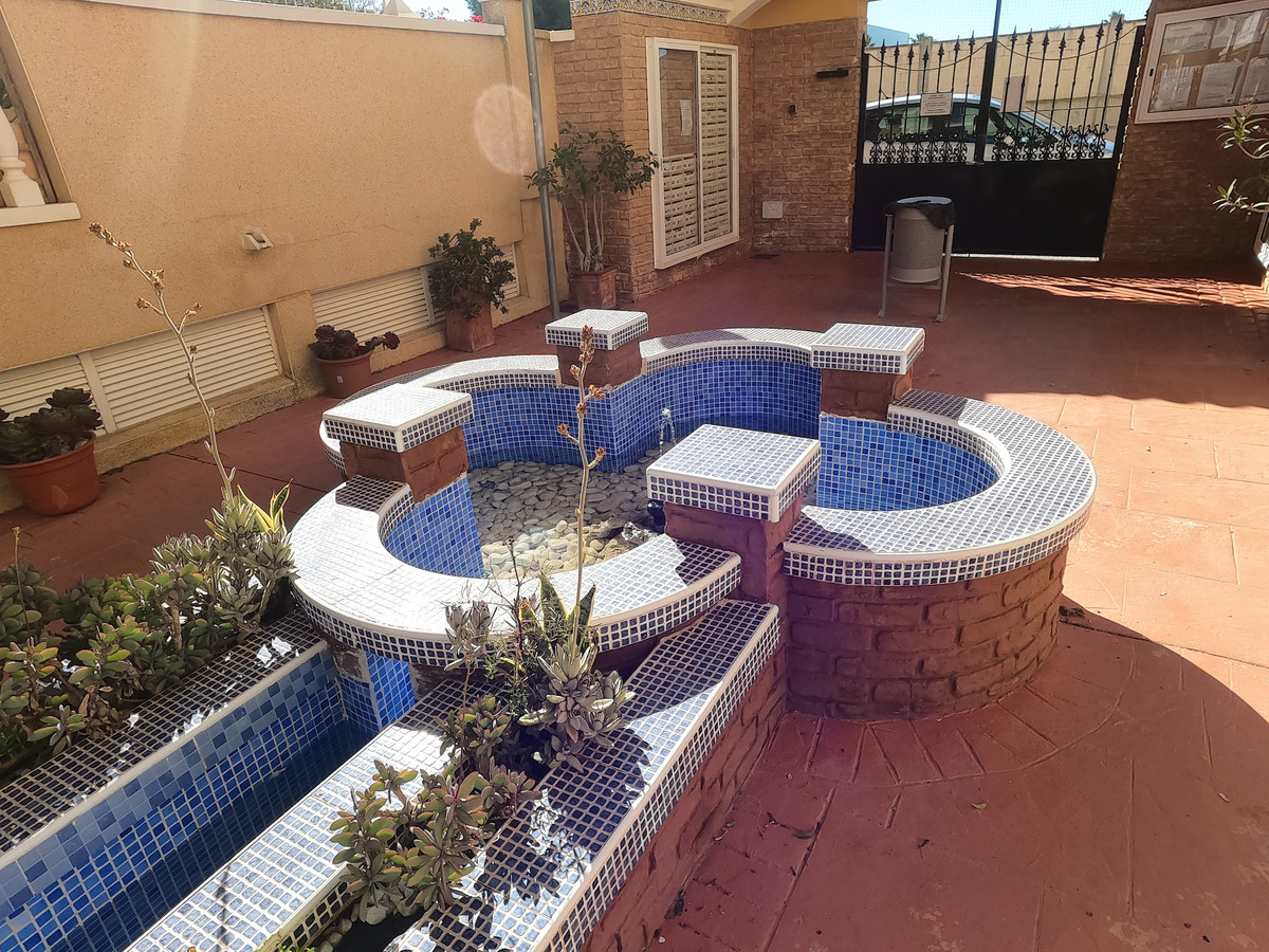 For sale - 2 Bedroom 1 Bathroom Top Floor Apartment in Algorfa - Algorfa Centro  - Alicante
