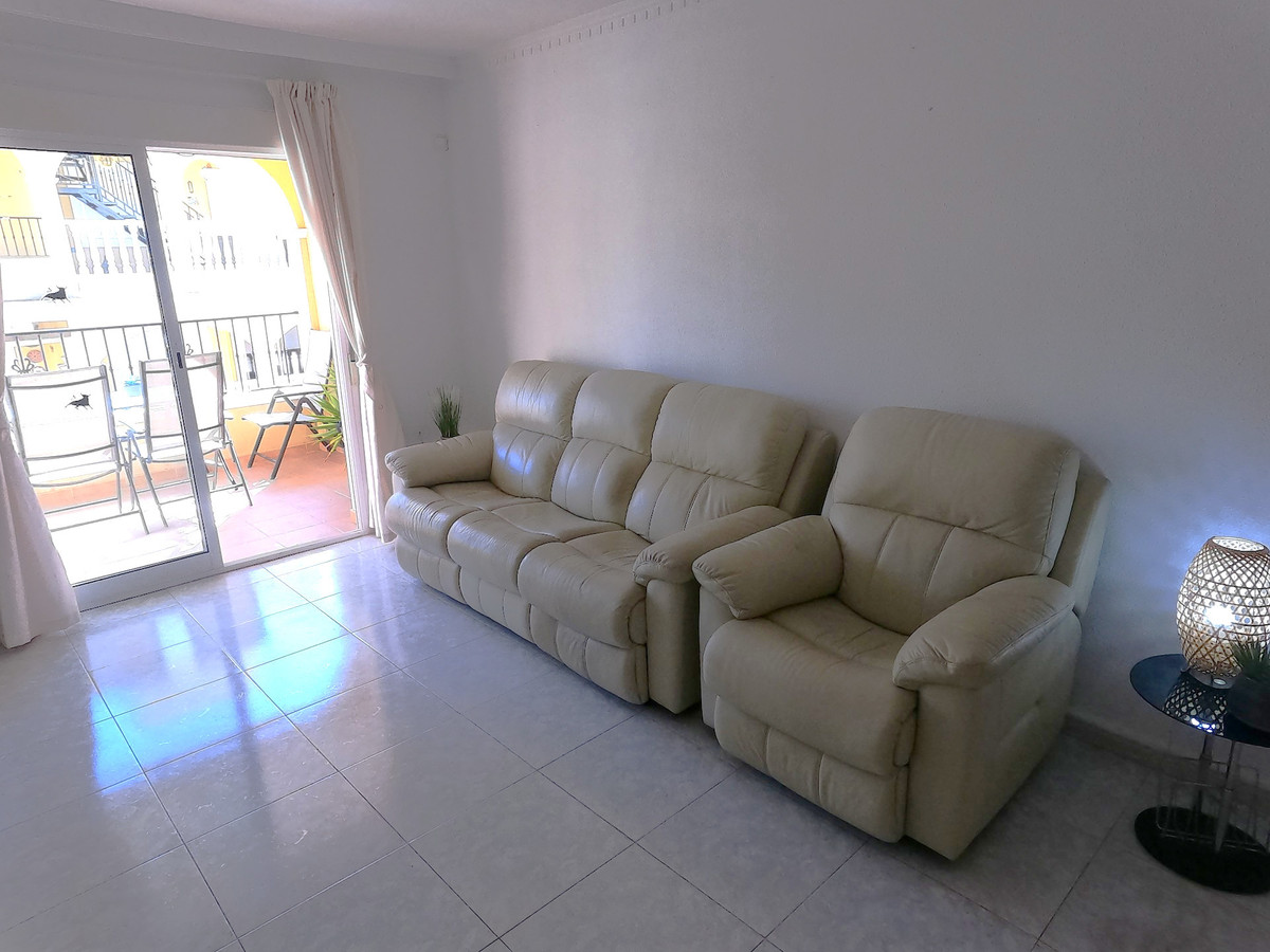 For sale - 2 Bedroom 1 Bathroom Top Floor Apartment in Algorfa - Algorfa Centro  - Alicante