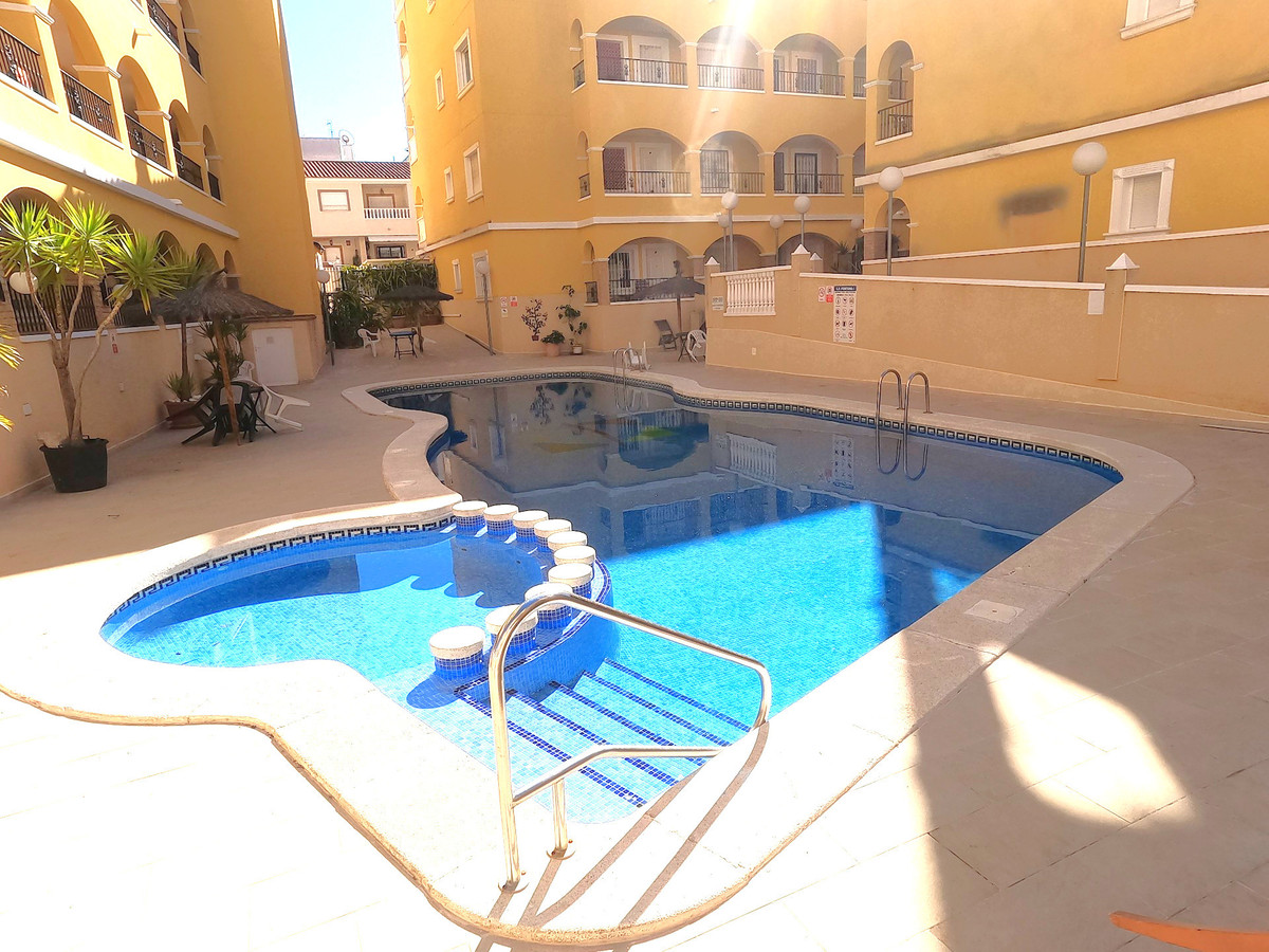 For sale - 2 Bedroom 1 Bathroom Top Floor Apartment in Algorfa - Algorfa Centro  - Alicante