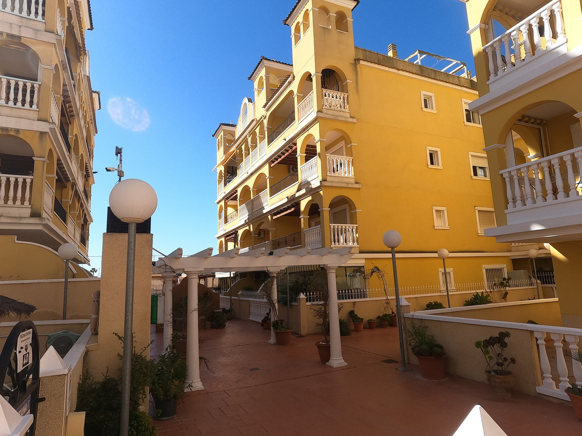 For sale - 2 Bedroom 1 Bathroom Top Floor Apartment in Algorfa - Algorfa Centro  - Alicante