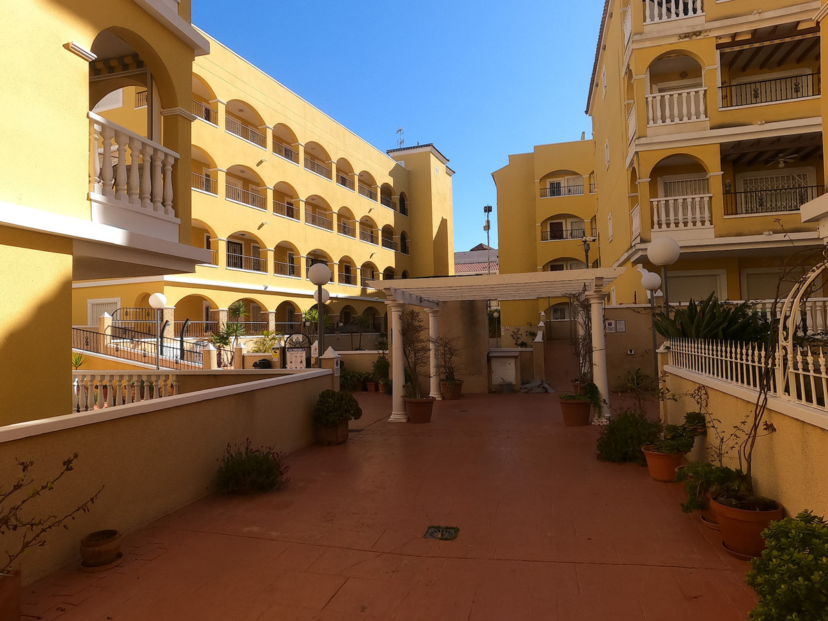 For sale - 2 Bedroom 1 Bathroom Top Floor Apartment in Algorfa - Algorfa Centro  - Alicante