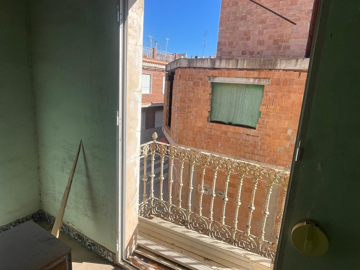 For sale - 4 Bedroom 2 Bathroom House - Semi-Detached House in Dolores - Dolores Centro  - Alicante