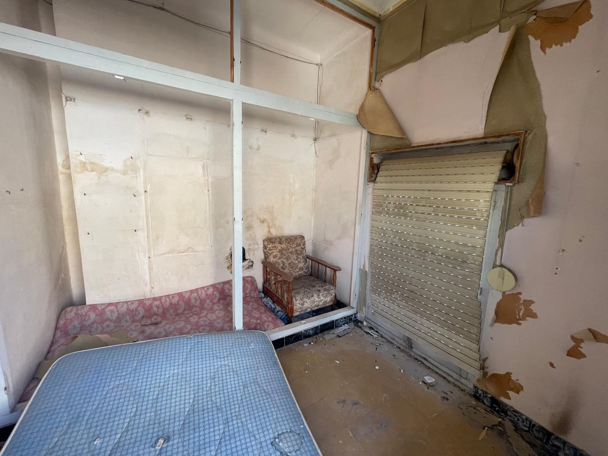 For sale - 4 Bedroom 2 Bathroom House - Semi-Detached House in Dolores - Dolores Centro  - Alicante