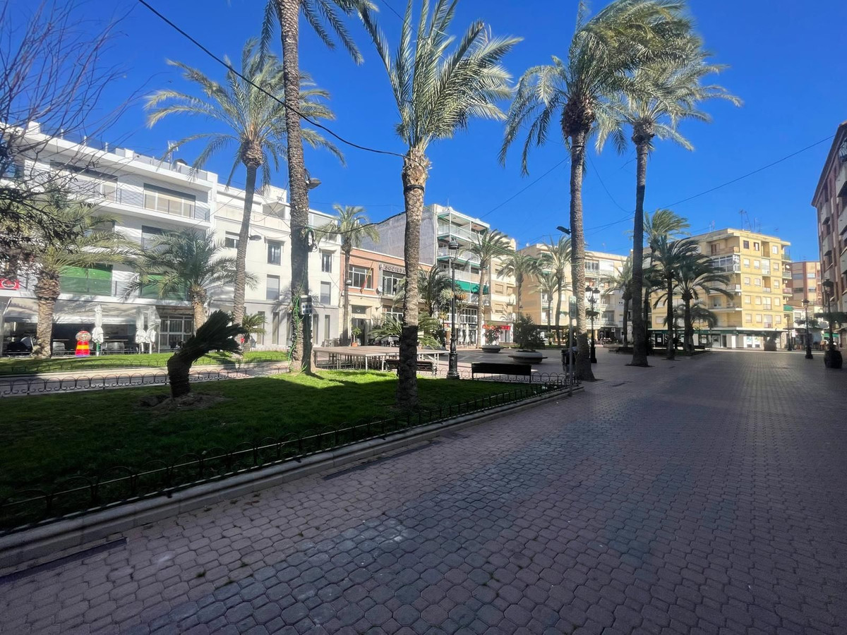 For sale - 4 Bedroom 2 Bathroom House - Semi-Detached House in Dolores - Dolores Centro  - Alicante