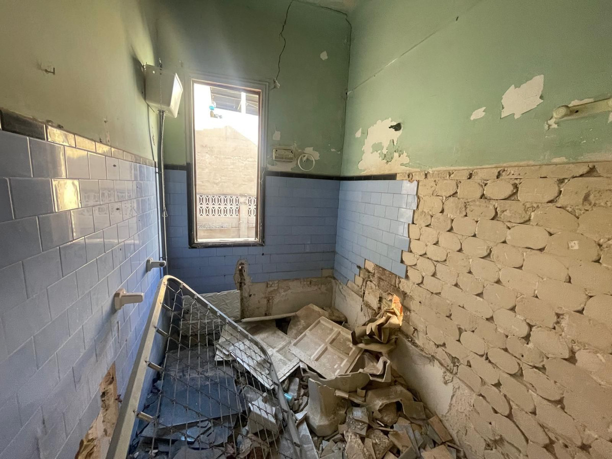 For sale - 4 Bedroom 2 Bathroom House - Semi-Detached House in Dolores - Dolores Centro  - Alicante