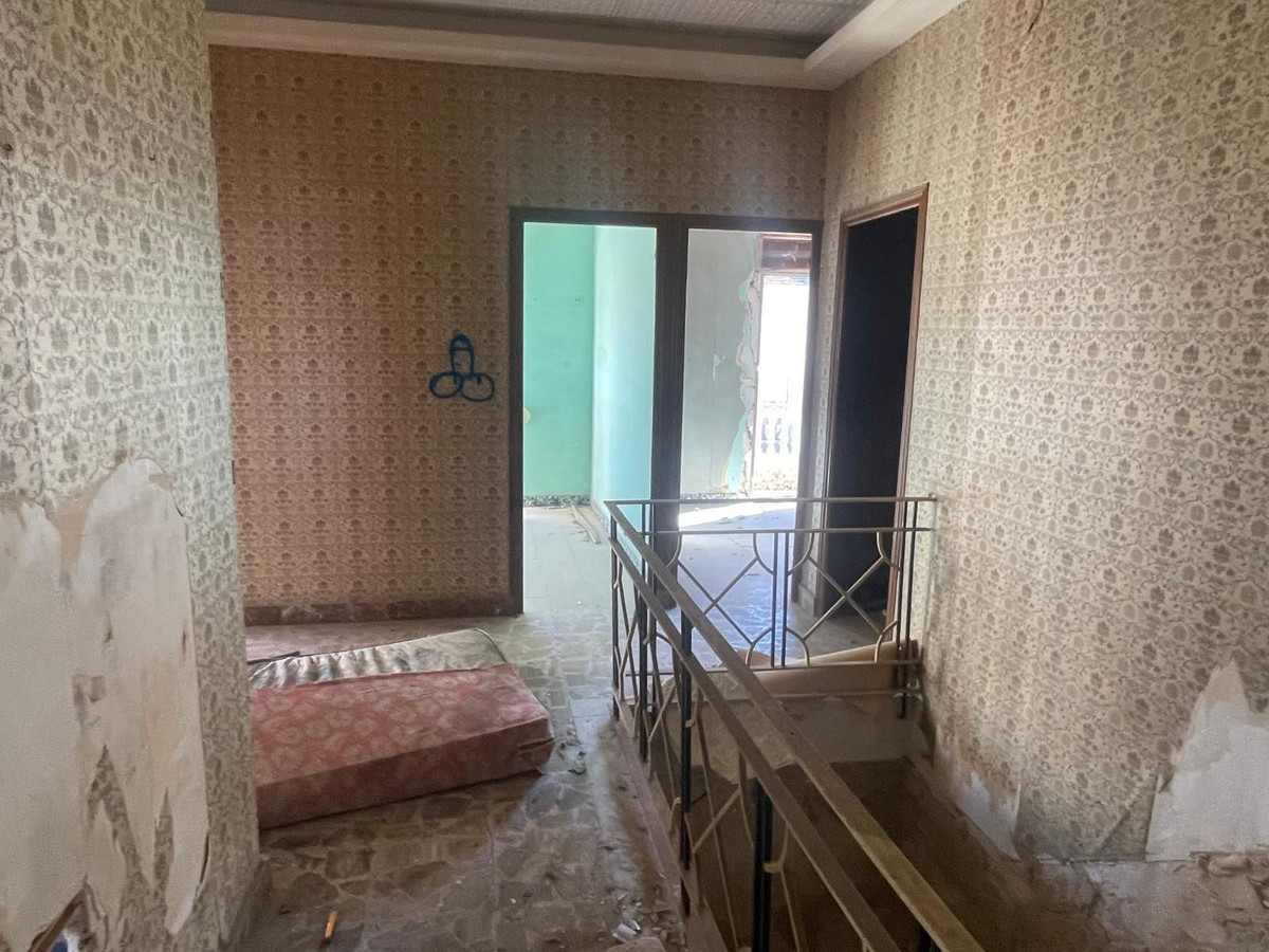 For sale - 4 Bedroom 2 Bathroom House - Semi-Detached House in Dolores - Dolores Centro  - Alicante