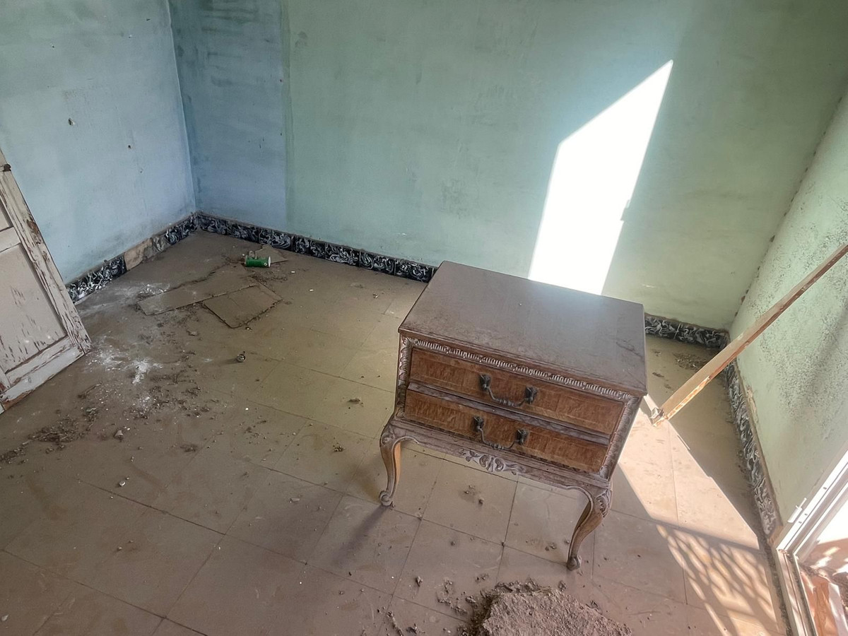 For sale - 4 Bedroom 2 Bathroom House - Semi-Detached House in Dolores - Dolores Centro  - Alicante