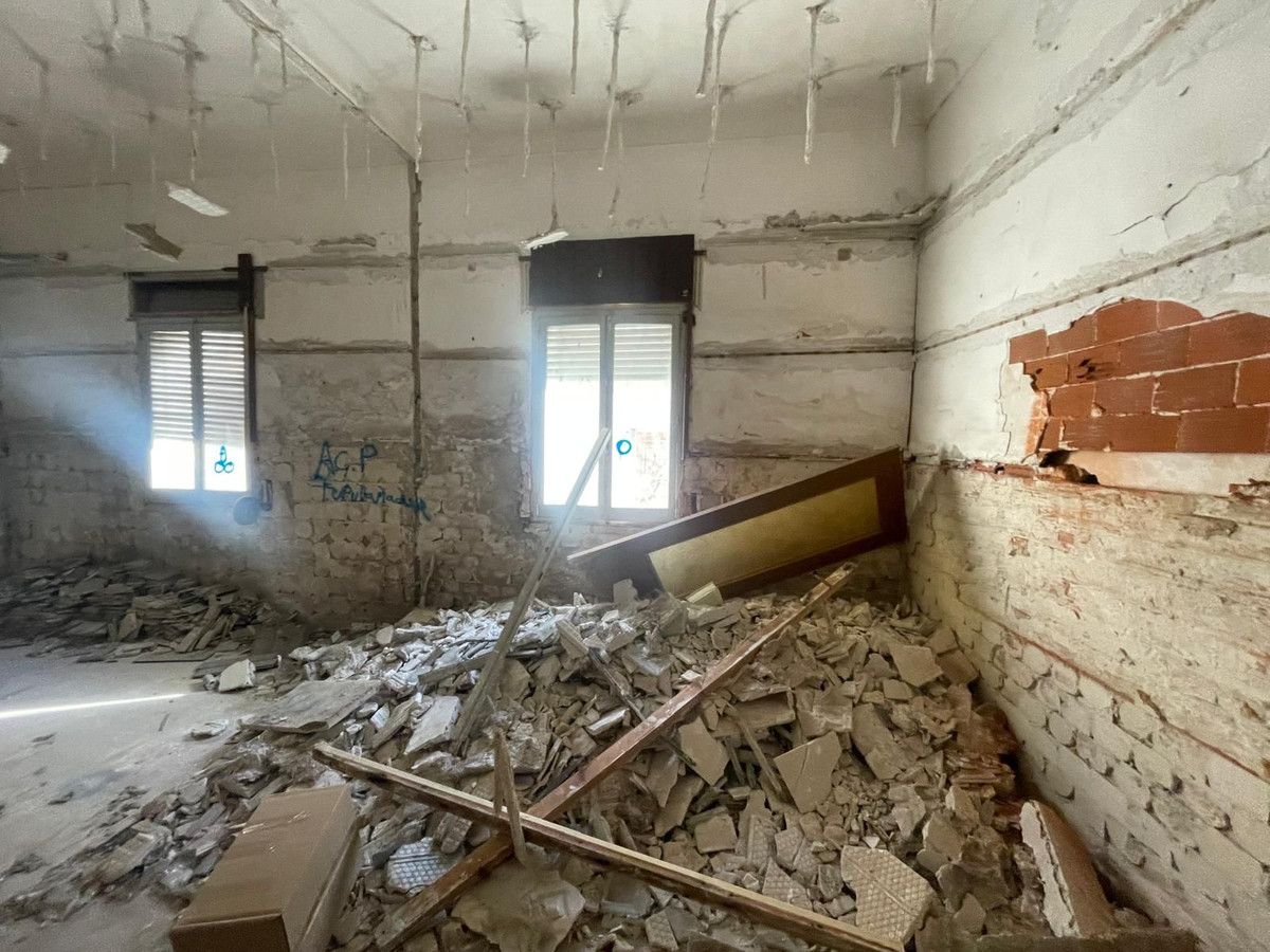 For sale - 4 Bedroom 2 Bathroom House - Semi-Detached House in Dolores - Dolores Centro  - Alicante