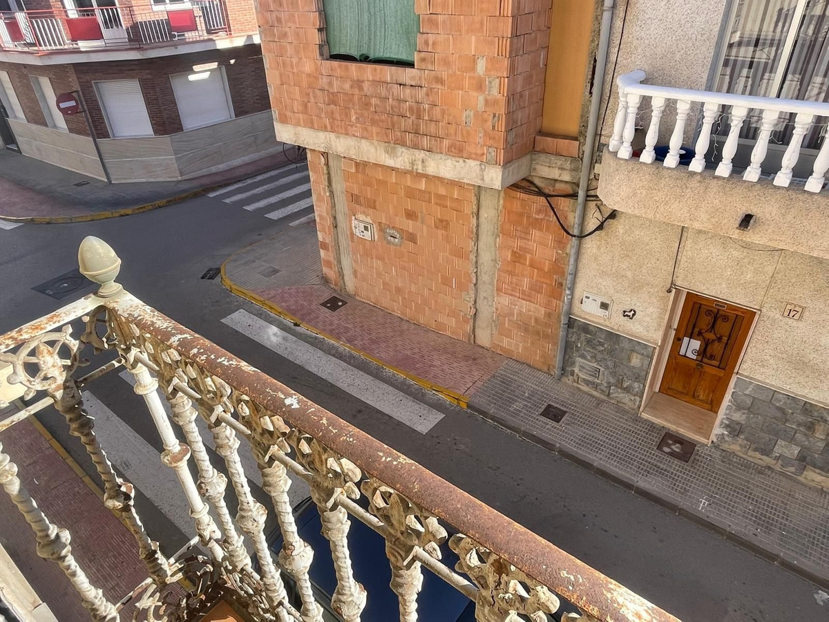 For sale - 4 Bedroom 2 Bathroom House - Semi-Detached House in Dolores - Dolores Centro  - Alicante