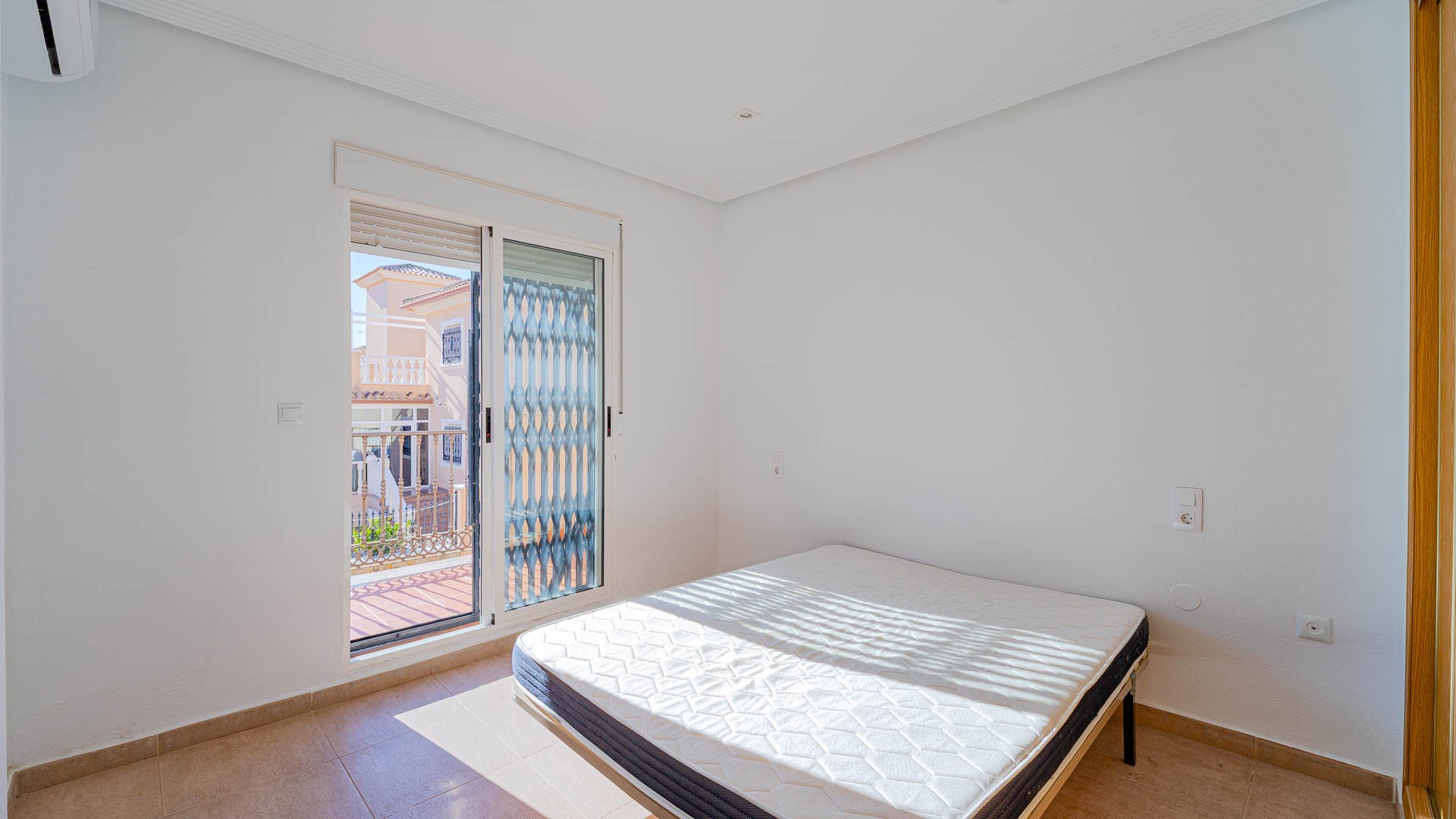 For sale - 2 Bedroom 1 Bathroom Townhouse in Punta Prima - Punta Prima  - Alicante