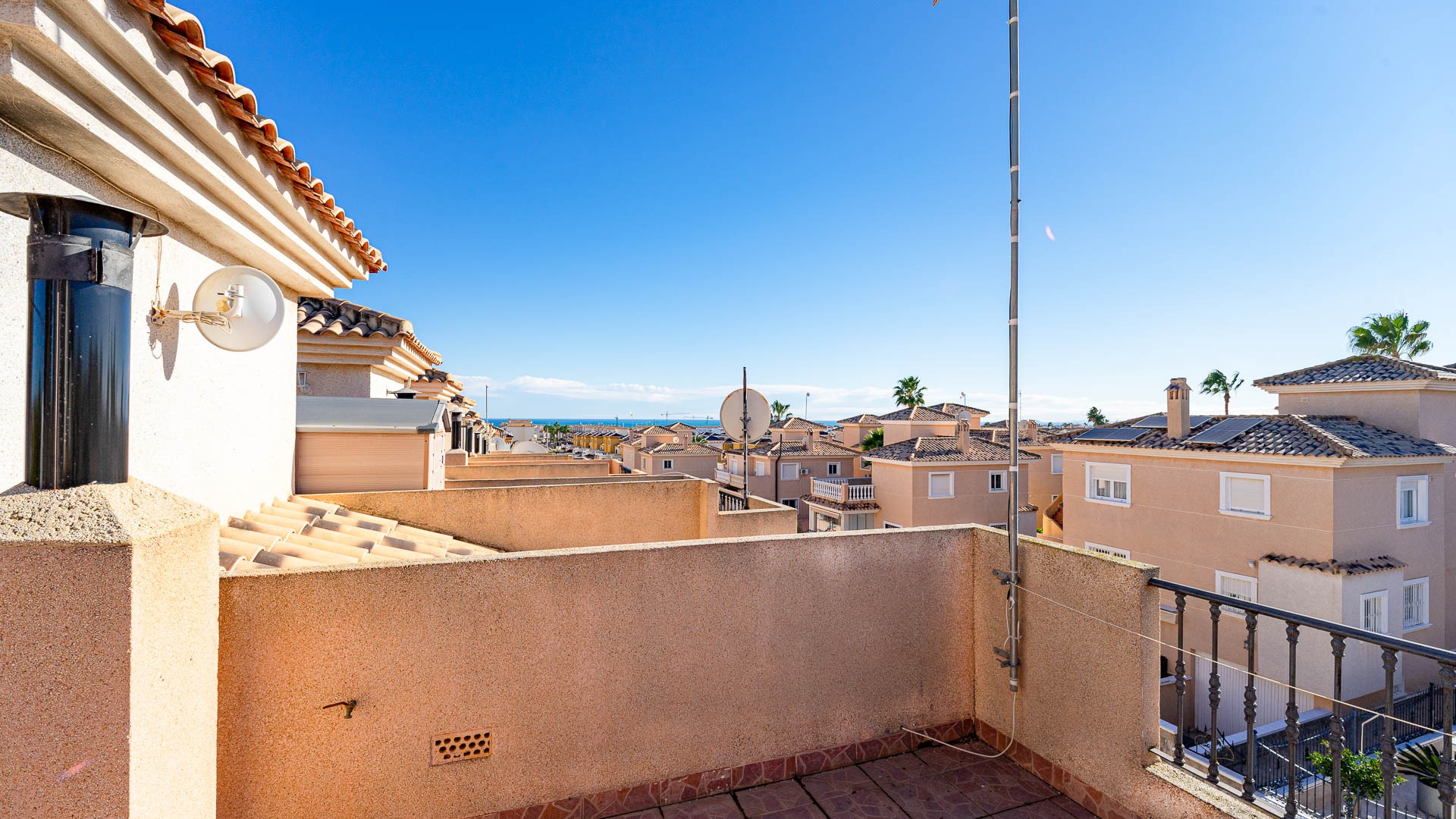 For sale - 2 Bedroom 1 Bathroom Townhouse in Punta Prima - Punta Prima  - Alicante