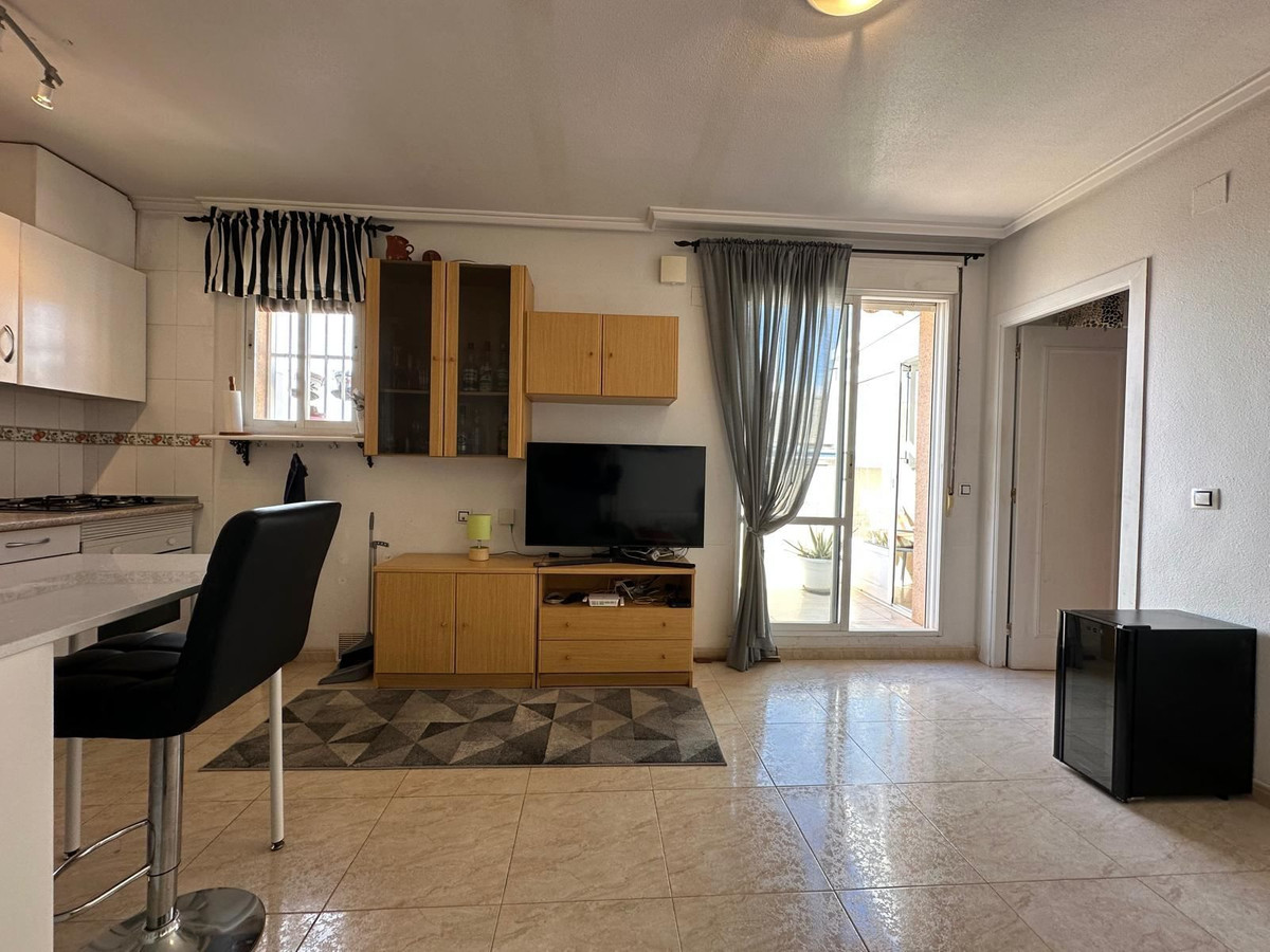 For sale - 2 Bedroom 1 Bathroom Apartment - Top Floor Apartment in Torrevieja - Torrevieja Centro  - Alicante