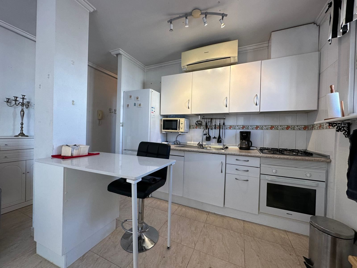 For sale - 2 Bedroom 1 Bathroom Apartment - Top Floor Apartment in Torrevieja - Torrevieja Centro  - Alicante