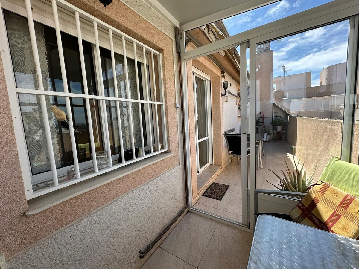 For sale - 2 Bedroom 1 Bathroom Apartment - Top Floor Apartment in Torrevieja - Torrevieja Centro  - Alicante