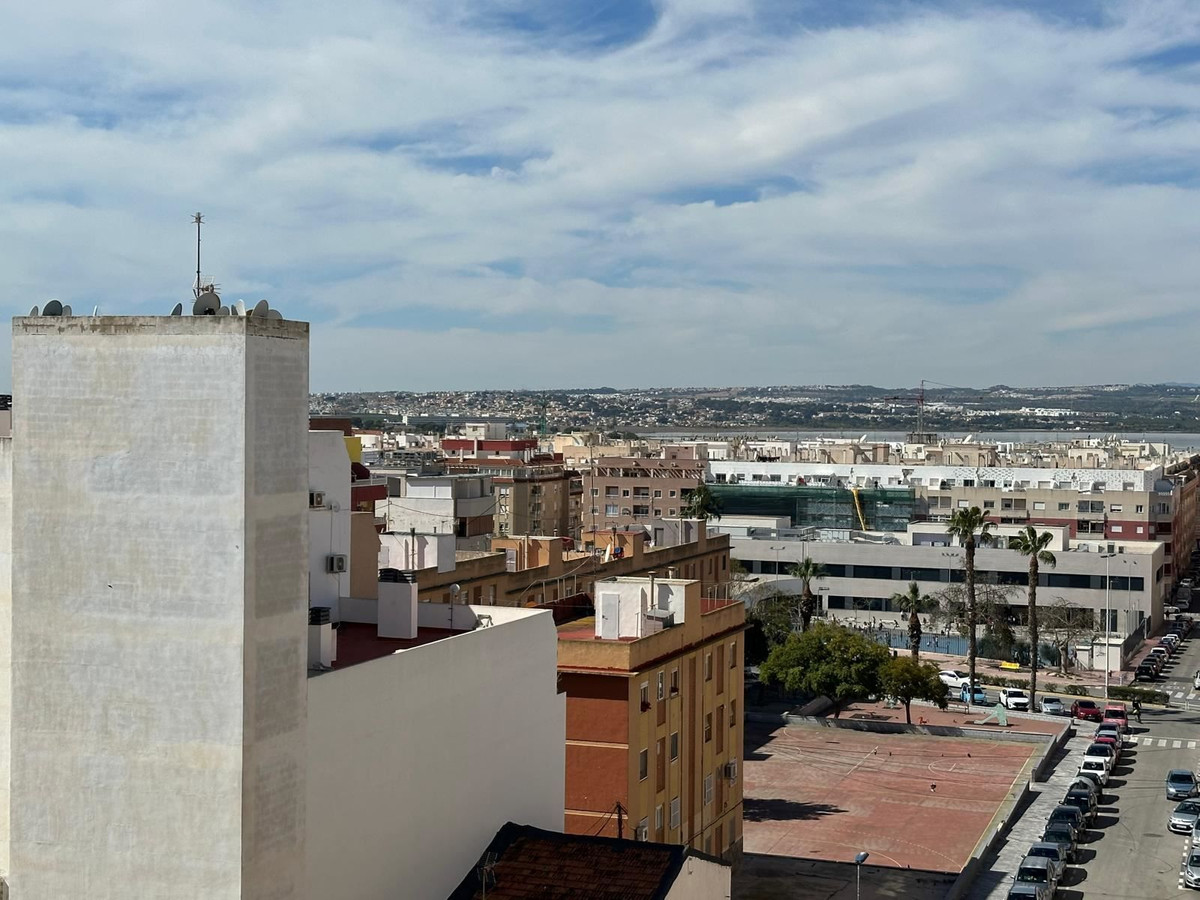 For sale - 2 Bedroom 1 Bathroom Apartment - Top Floor Apartment in Torrevieja - Torrevieja Centro  - Alicante