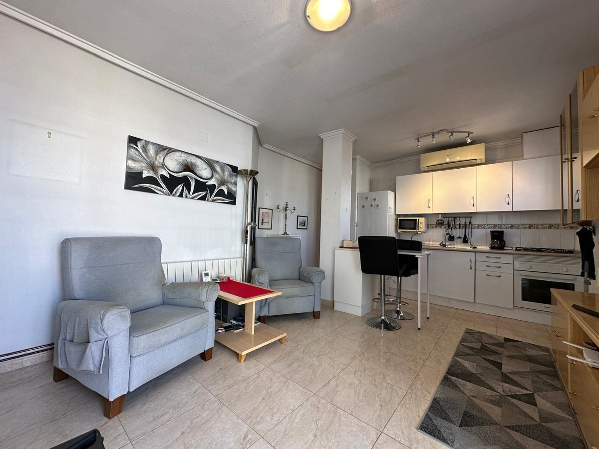 For sale - 2 Bedroom 1 Bathroom Apartment - Top Floor Apartment in Torrevieja - Torrevieja Centro  - Alicante