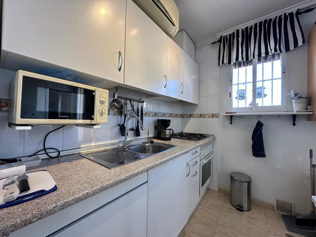 For sale - 2 Bedroom 1 Bathroom Apartment - Top Floor Apartment in Torrevieja - Torrevieja Centro  - Alicante