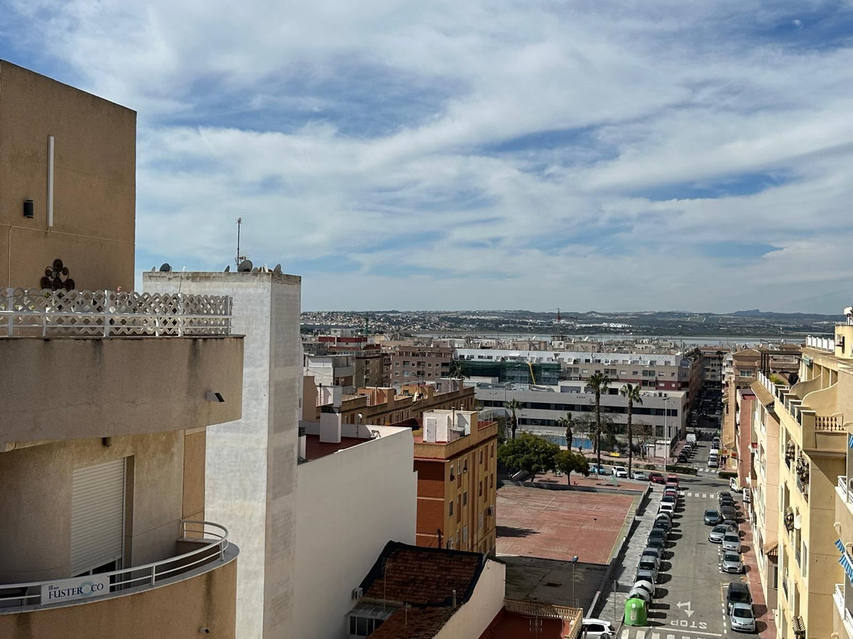 For sale - 2 Bedroom 1 Bathroom Apartment - Top Floor Apartment in Torrevieja - Torrevieja Centro  - Alicante